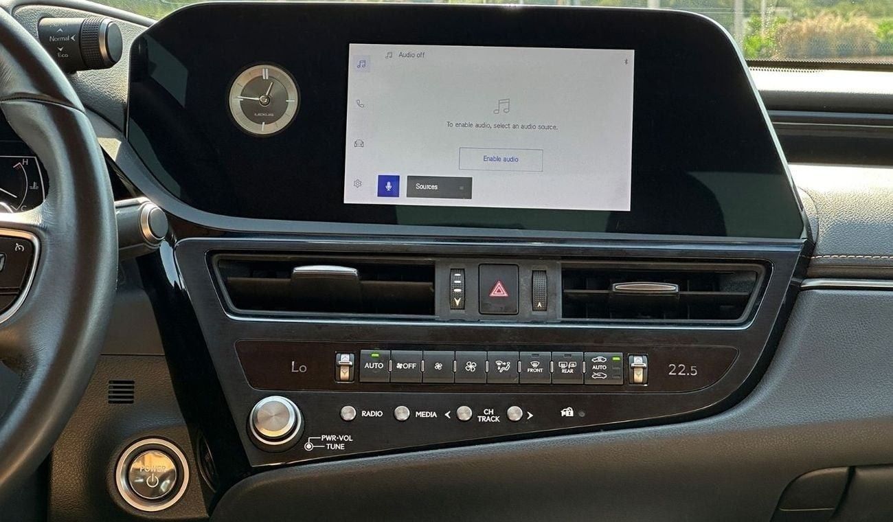 Lexus ES300h Hybrid 2023 GCC Low Mileage Perfect Condition