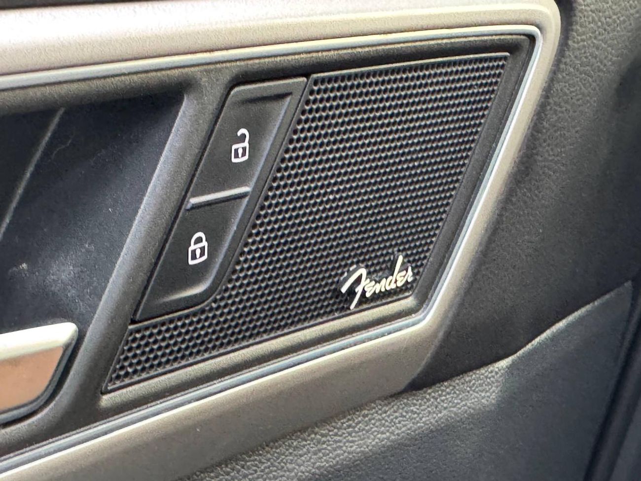 فولكس واجن اطلس R-LINE / 4MOTION / V6 3.6L / فتحة سقف بانورامية / بحالة ممتازة / رادار