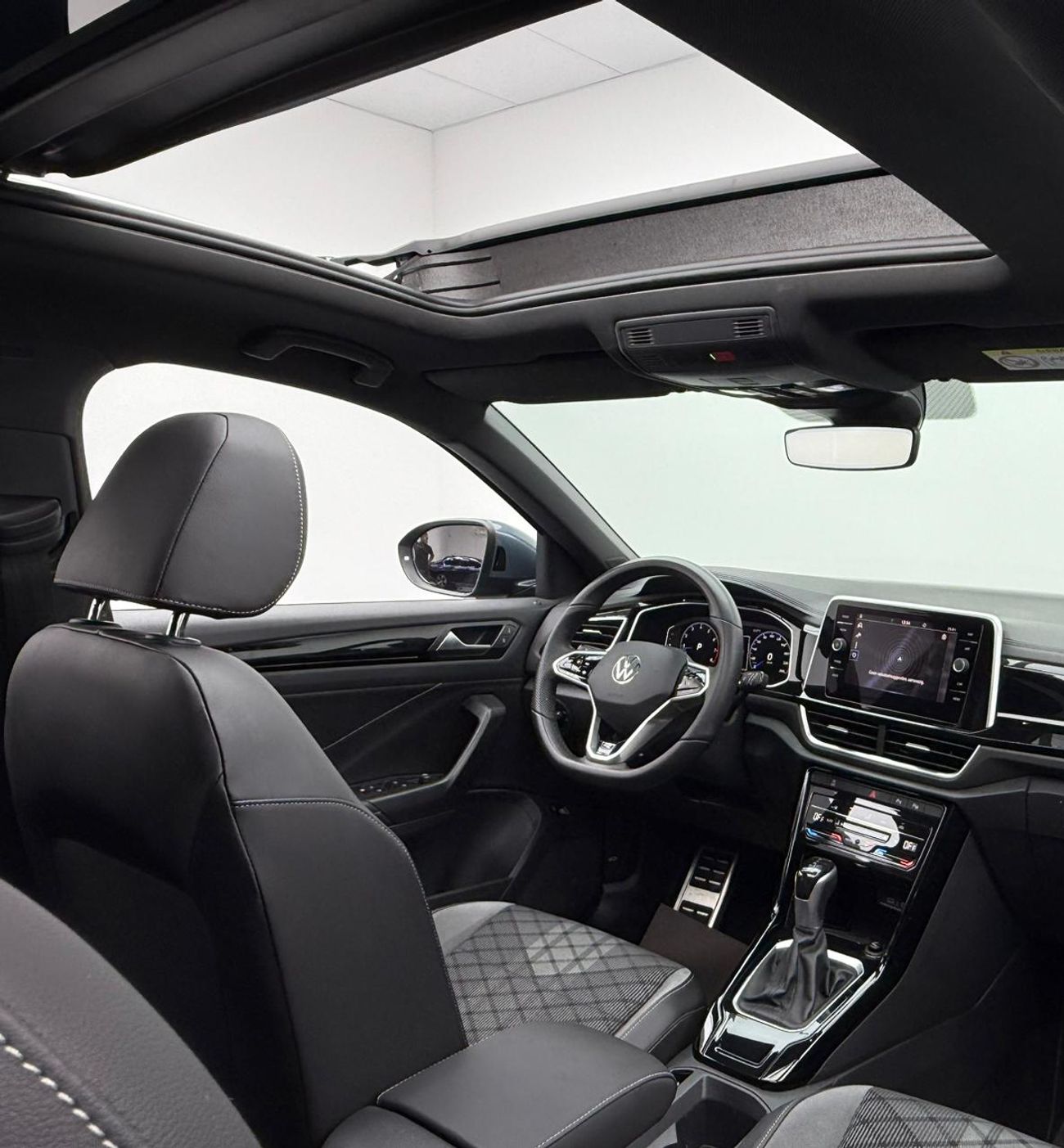 Volkswagen T ROC R-line 1.4L 2023 Volkswagen T-Roc R-Line, Warranty, Full Volkswagen Service History, Low Km, GCC