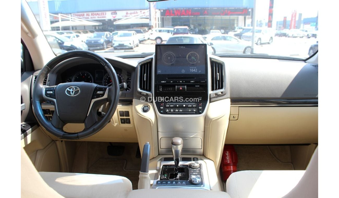 تويوتا لاند كروزر (2018) VXR V8 5.7 GCC