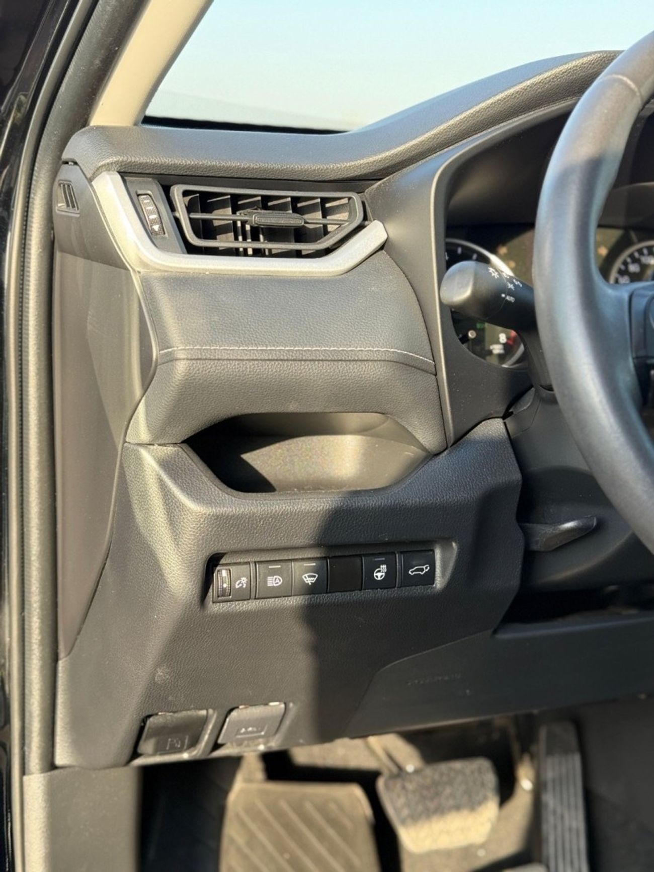 Toyota RAV4 XLE 4WD Full Option Sunroof, push start leather seats