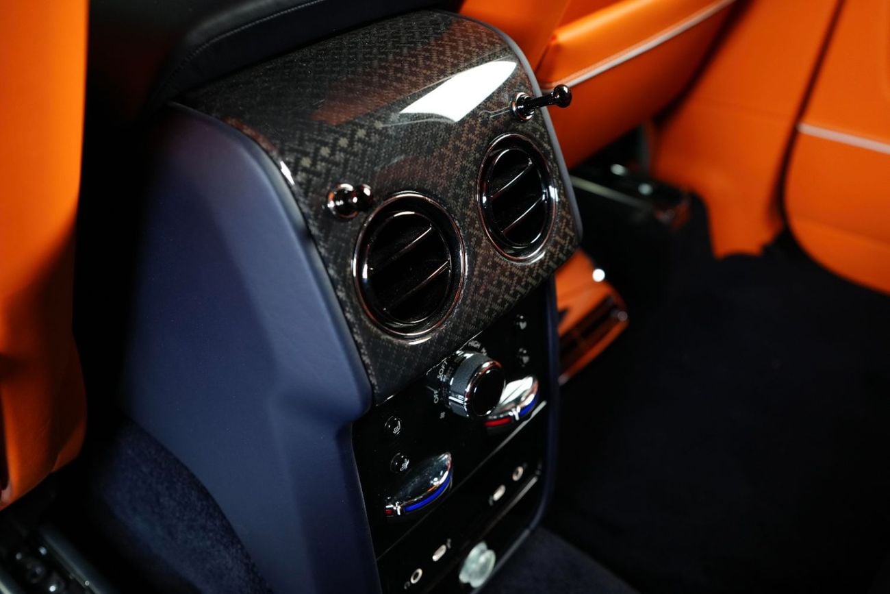 Rolls Royce Cullinan BLACK BADGE Series II Black Badge-GCC-AGMC Warranty & Service Contract-VIP Seats-Mandarin Interior