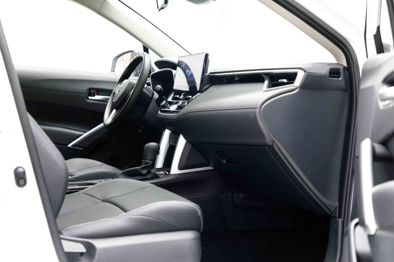 Toyota Frontlander Luxury Edition 2.0L - White Inside Black | Export Only