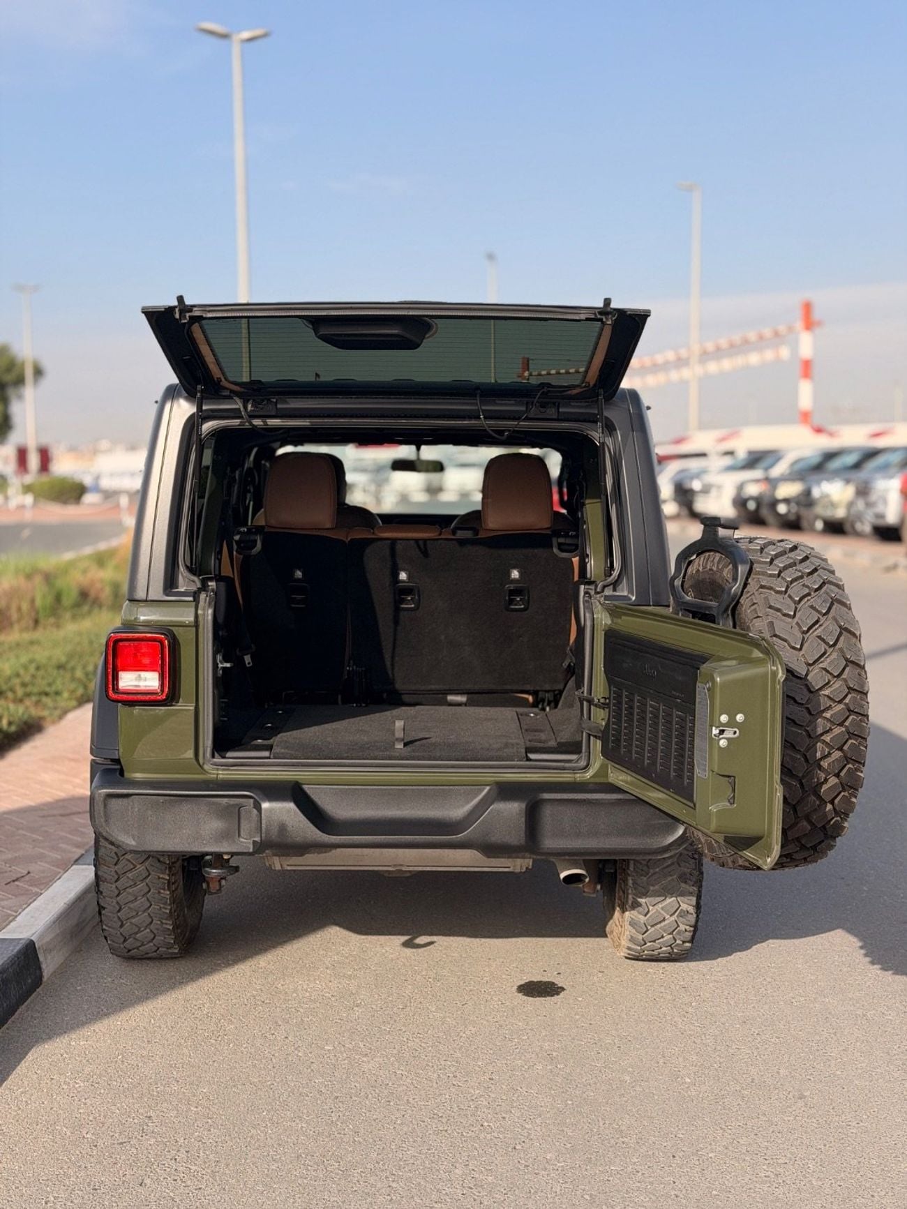 Jeep Wrangler Unlimited Sport S 2.0L A/T Sport 2.0L A/T Full Option