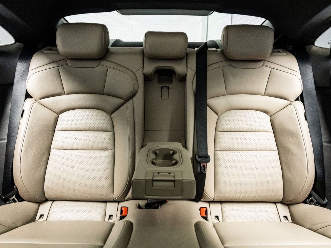 Porsche Taycan 2024 Porsche Taycan 4S, 93.4 kWh Battery, AWD, 562bhp, Single Speed Automatic on Front Axle, 2 Speed