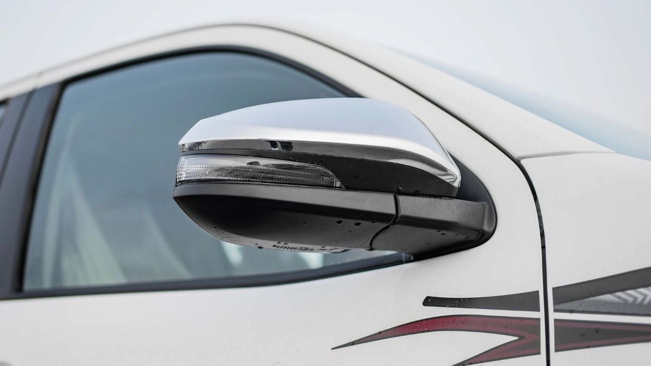 Toyota Hilux S GLX 2.4L AWD A/T 2025 Toyota Hilux SGLX 2.4L AT Diesel (White)