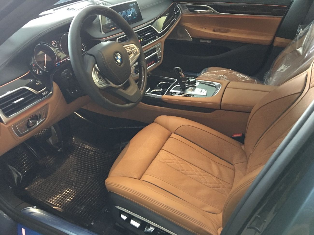 New BMW 750Li 2016 for sale in Dubai - 77085