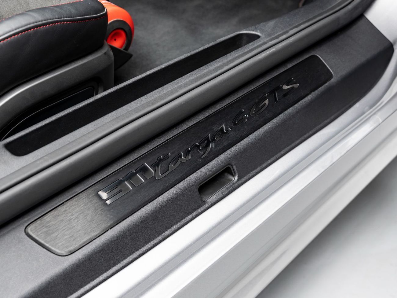 Porsche 911 Targa 4GTS 3.0L (450 HP)