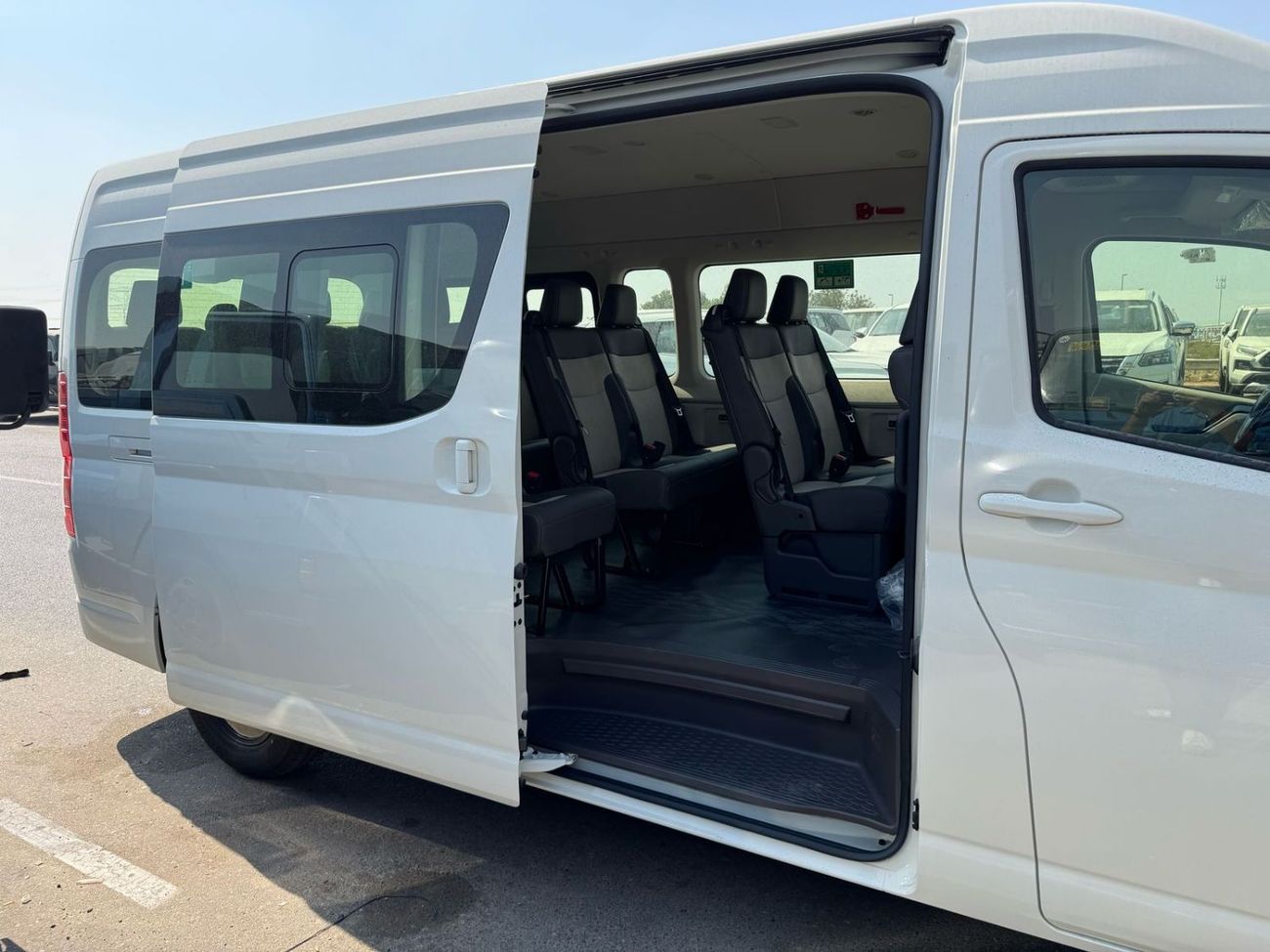 Toyota Hiace ECTARC001- 2026 Toyota Hiace Hrf Pass Van - 3.5L Petrol Auto - GL