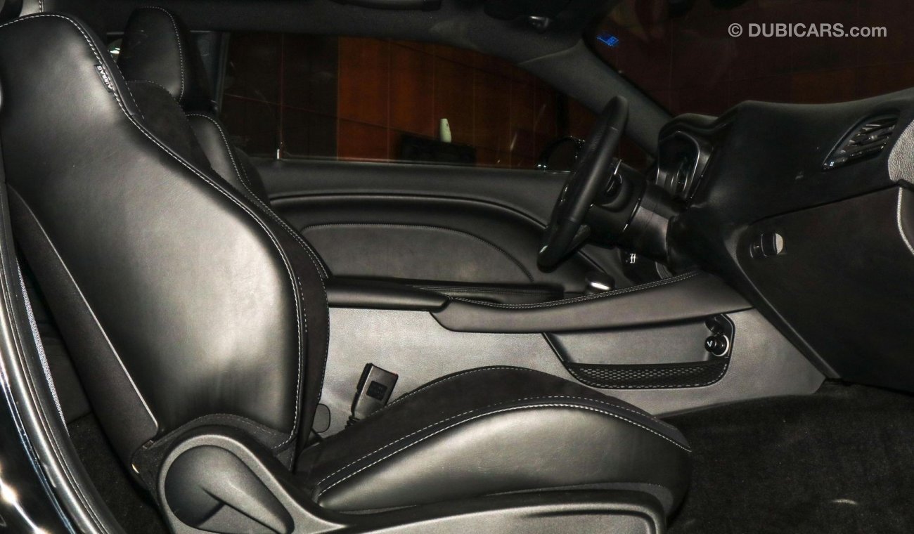 Dodge Challenger 6.4 L HEMI