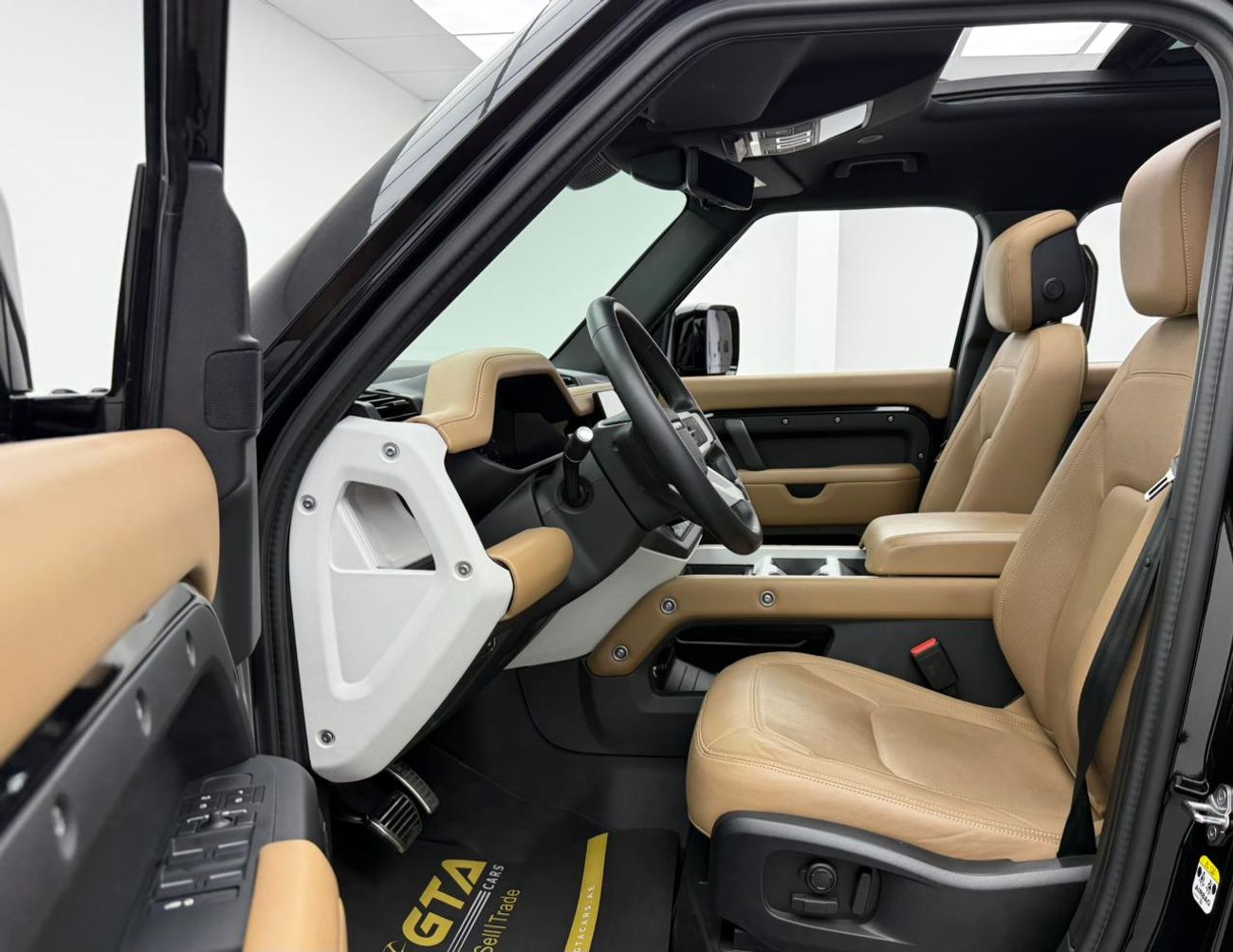 Land Rover Defender 2025 Land Rover Defender 110 X-Dynamic HSE, 2029 LR Warranty + Service History, Low Km, GCC