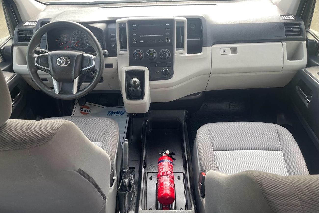 Toyota Hiace Commuter GL High Roof