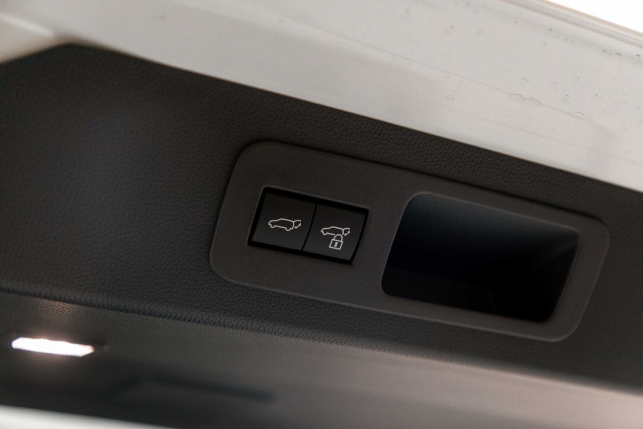 Toyota Land Cruiser VXR 3.3L - Precious White Pearl Inside Black & Dark Red | Export Only