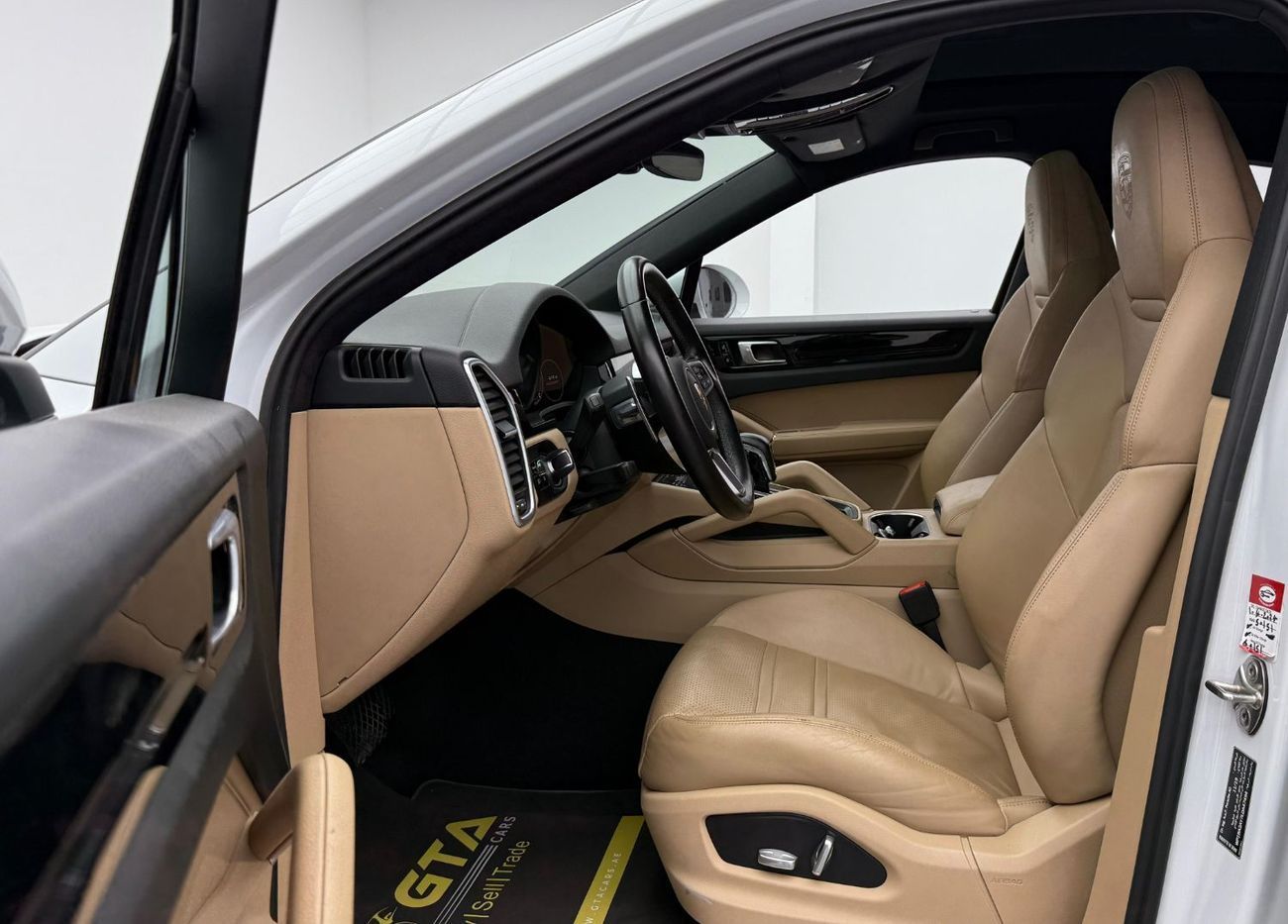 بورش كايان Base Coupe 2020 Porsche Cayenne Coupe, Warranty, Full Service History, Sport Chrono Package, GCC