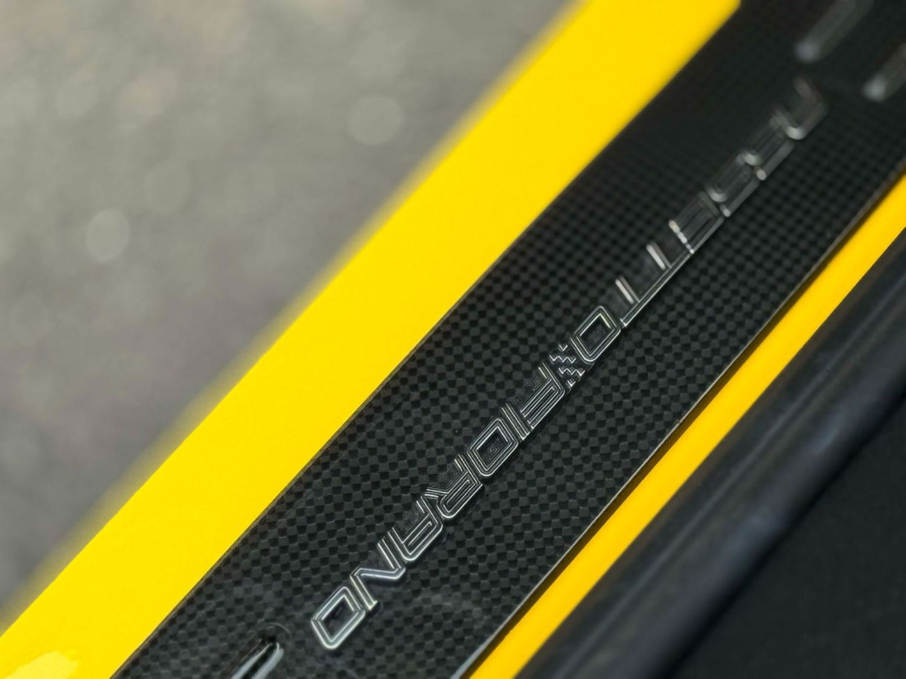 فيراري SF90 سبيدر GCC SPEC NEAT AND CLEAN UNDER WARRAANTY