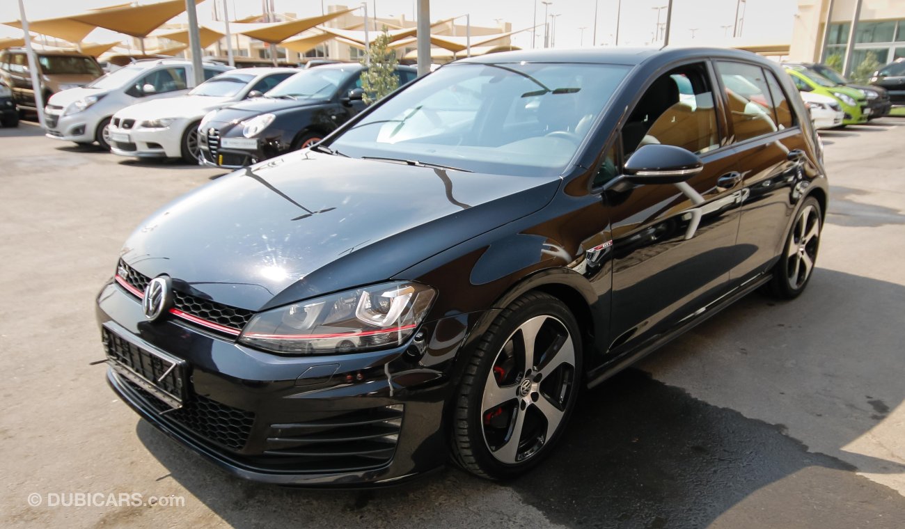 فولكس واجن جولف GTI