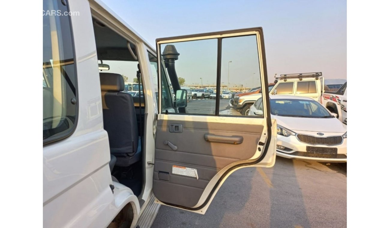 Toyota Land Cruiser 70 TOYOTA LAND CRUISER HARD TOP LEFT HAND DRIVE (PM 839)