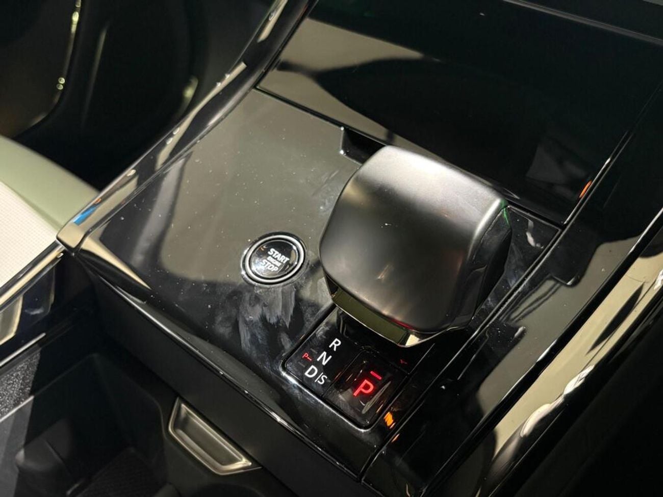 لاند روفر رينج روفر سبورت 4.4 P635 V8 MHEV SV Auto 4WD Euro 6 (s/s) 5dr (EXPORT ONLY) Right Hand Drive