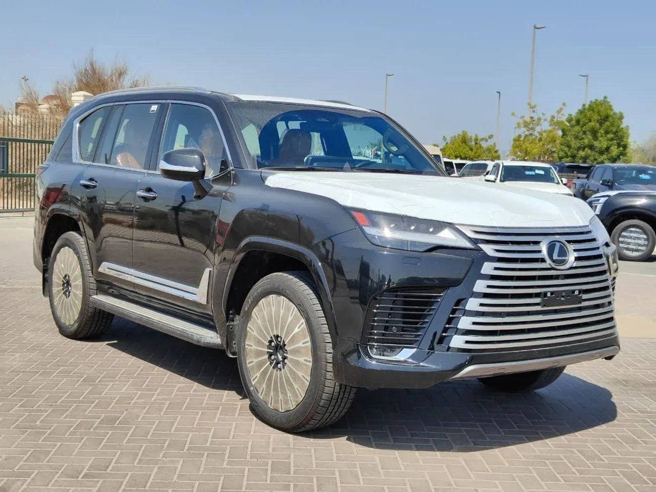 Lexus LX600 VIP LEXUS LX 600 VIP 3.5L