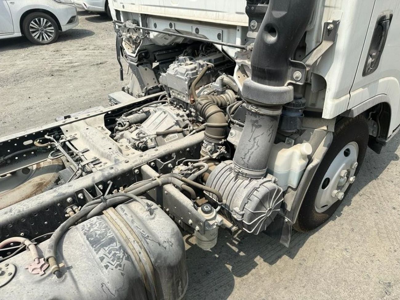 إيسوزو فوروارد Isuzu / N-Series NMR85 E22 Cab Chassis Truck 4x2 Short Wheel Base