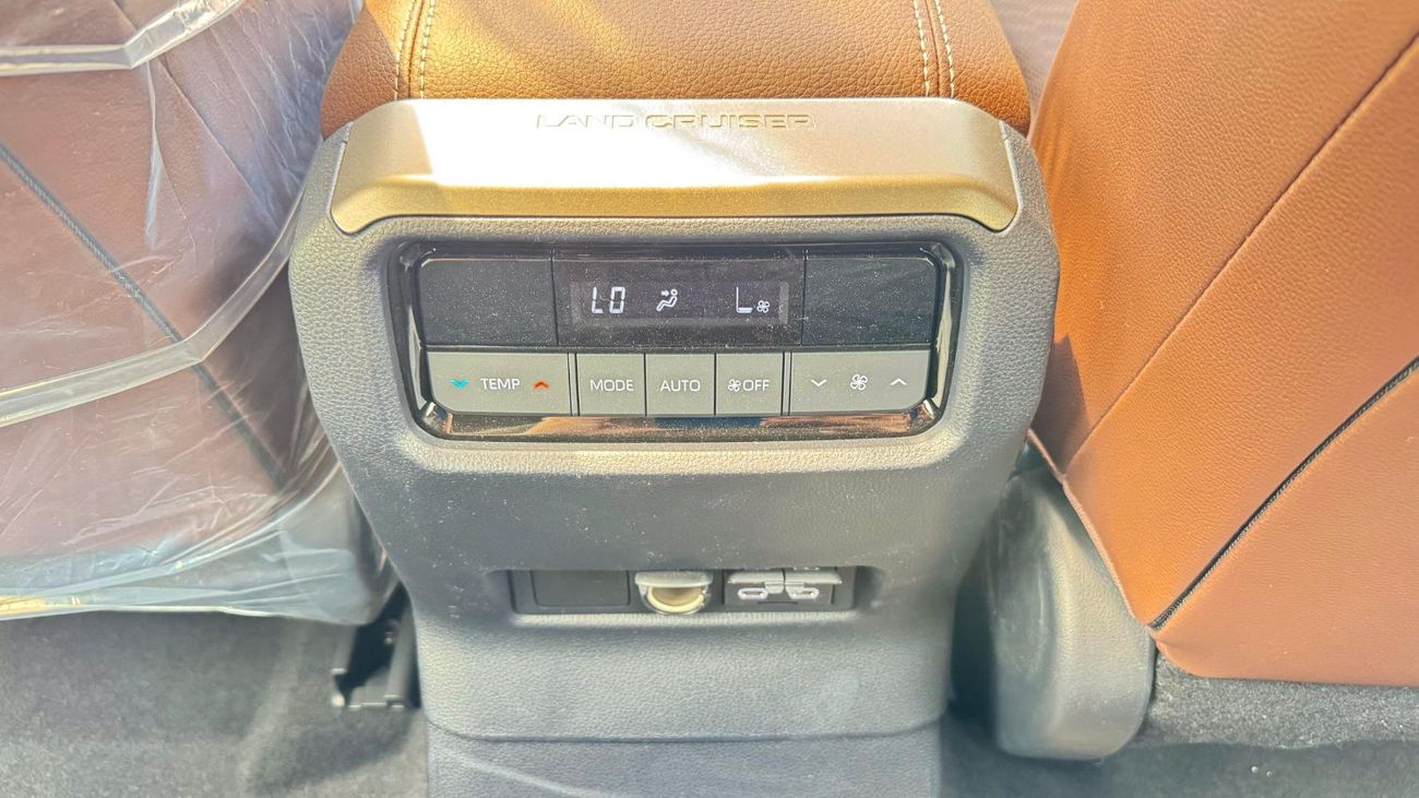 تويوتا برادو Toyota Prado 2024, petrol engine 2.4L 7seats Automatic gear,white colour 2