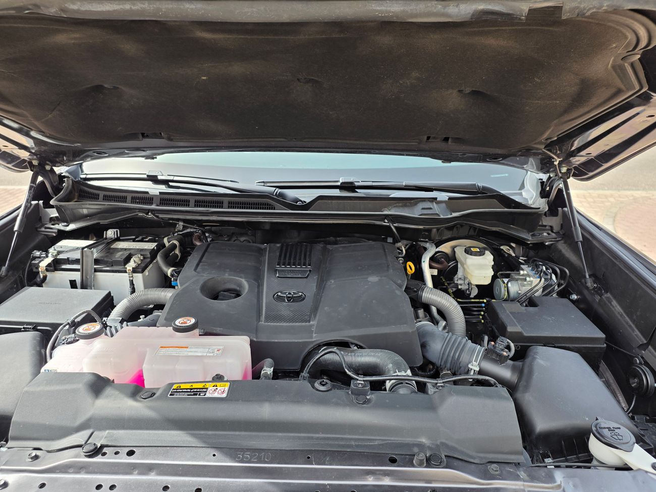 Toyota Tundra 2024 SR5 V6 twin turbo 389hp 4x4 LOW MILEAGE In perfect condition