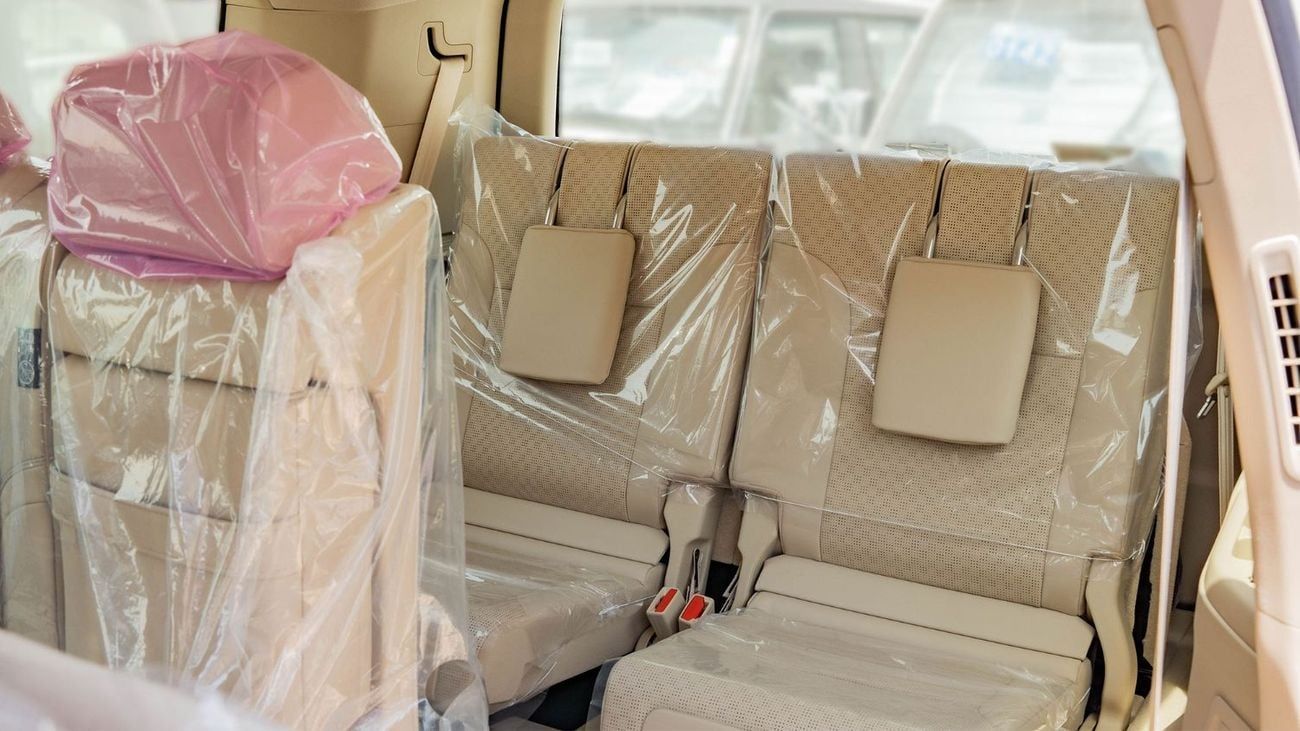 تويوتا لاند كروزر 2025 Toyota Land Cruiser 300 VXR 3.5L AT Petrol Twin Turbo (White-Beige)