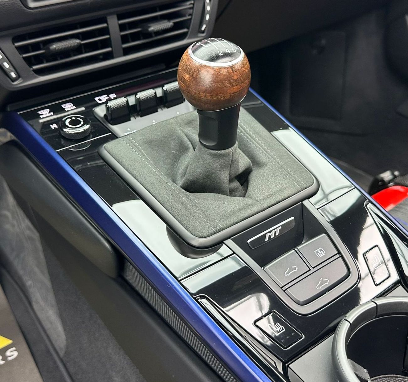 بورش 911 2025 Porsche 911 Carrera T, May/2028 Porsche Warranty, Porsche Full Service History, GCC