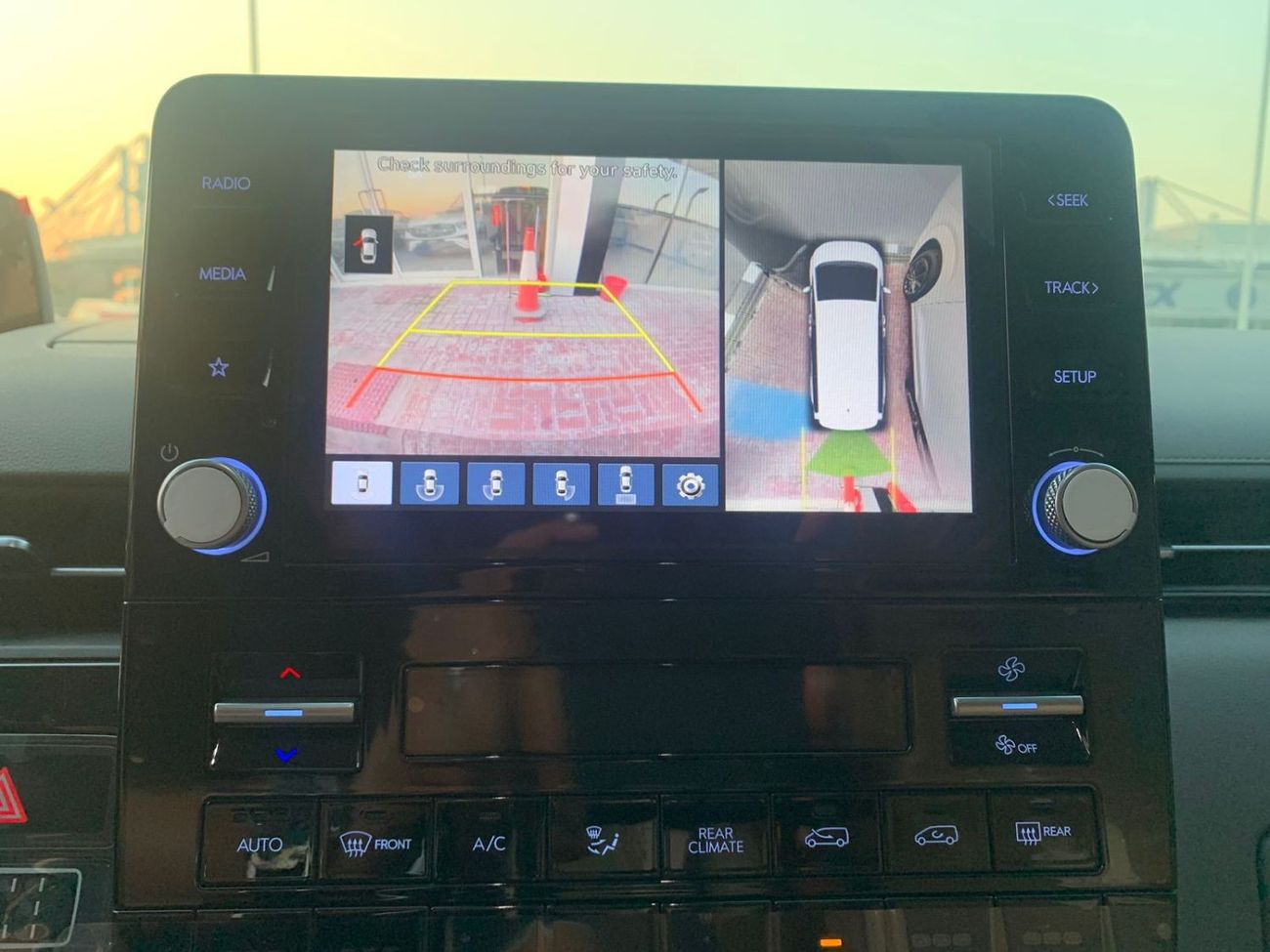 Hyundai Staria 2023 Hyundai Staria Premium C.E.O Edition 2.2L CRDI Automatic AWD