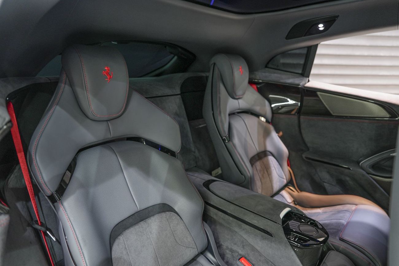 Ferrari Purosangue 2024 Ferrari Purosangue, Carbon Package, Panoramic Roof!!