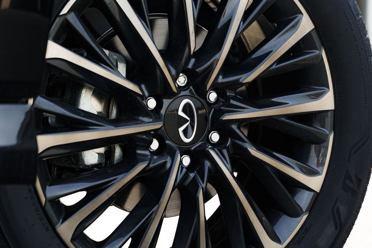 Infiniti QX80 Autograph Captain Chairs 3.5L