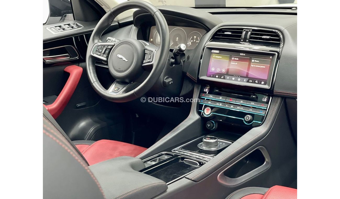 جاكوار F بيس R-سبورت