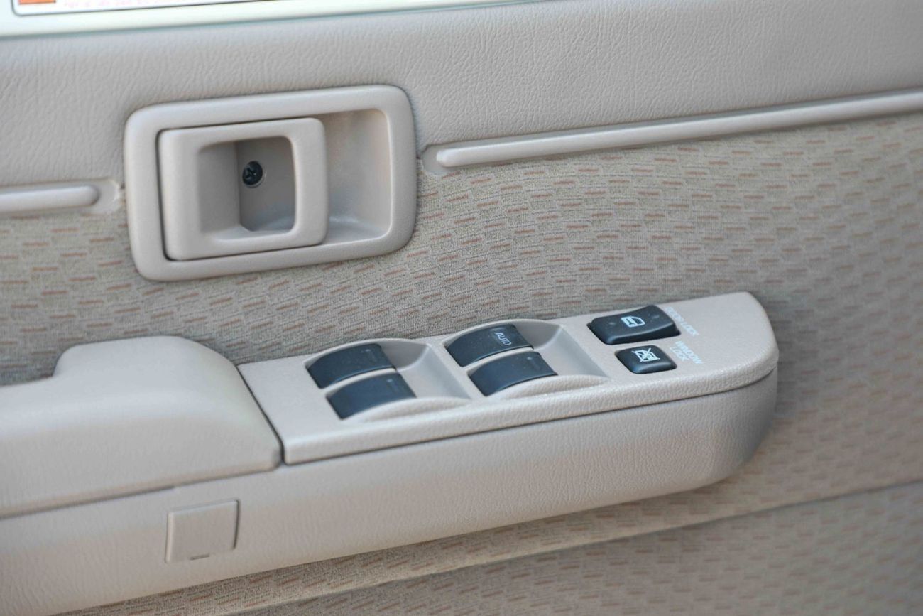 تويوتا لاند كروزر بيك آب 2025 TOYOTA LC79 LAND CRUISER PICK UP DOUBLE CAB 2.8 - GREY METTALIC inside BEIGE | Export Only