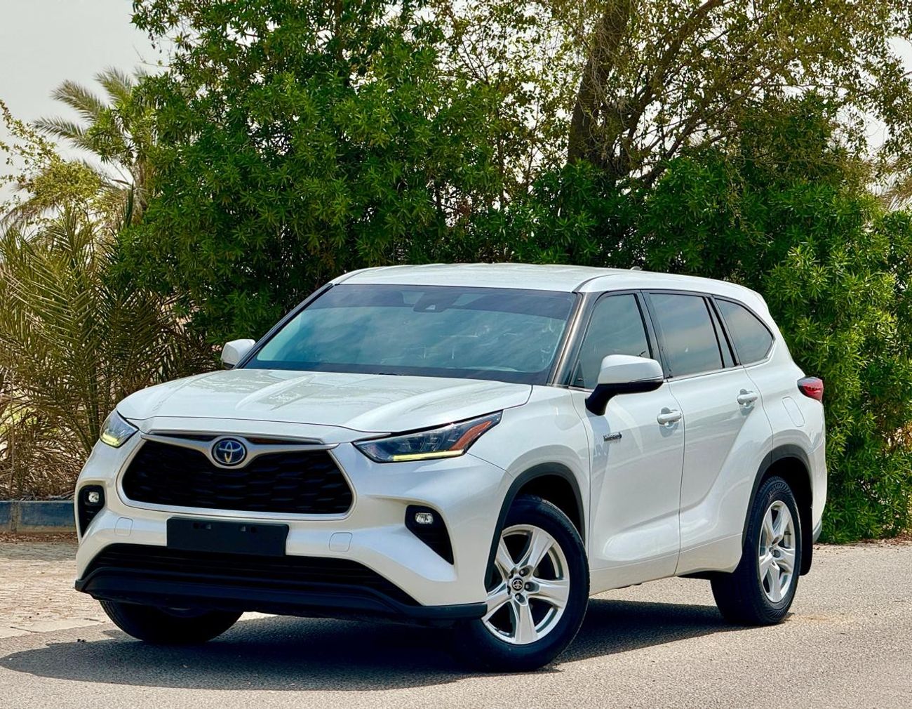 تويوتا هايلاندر LE HEV 2.5L 2022 HYBRID 2.5L GCC (1699/-MONTHLY)