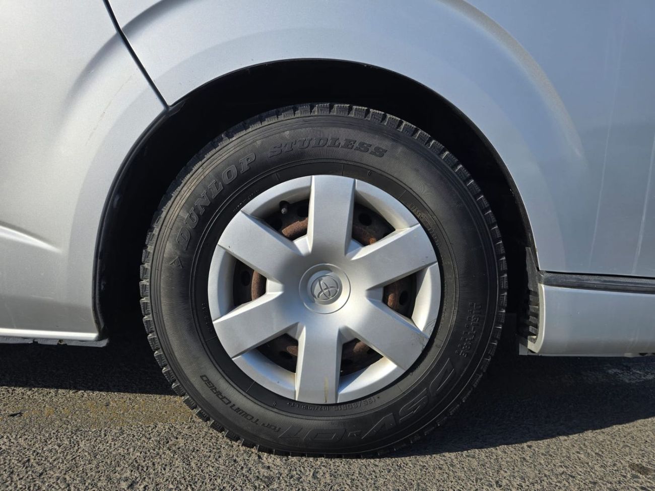 Toyota Hiace TOYOTA HIACE COMMUTER VAN RHD 2006 MODEL 2.7 L PETROL AUTOMATIC(PM02168)