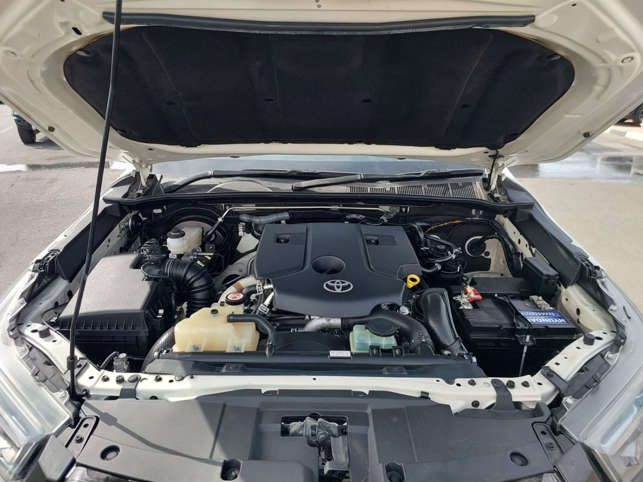 Toyota Hilux (RAMADAN OFFER) TOYOTA HILUX PICKUP RHD 2022 MODEL 2.4 L DIESEL AUTOMATIC(PM70393)