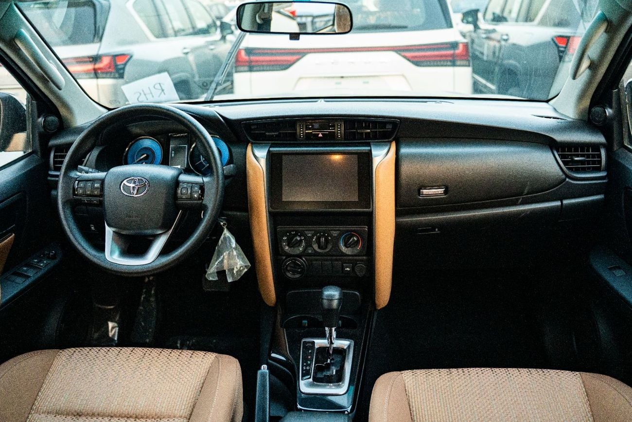 Toyota Fortuner Toyota Fortuner2025 5-Doors SUV 7-Seater Gray 2.4L Automatic 4x4