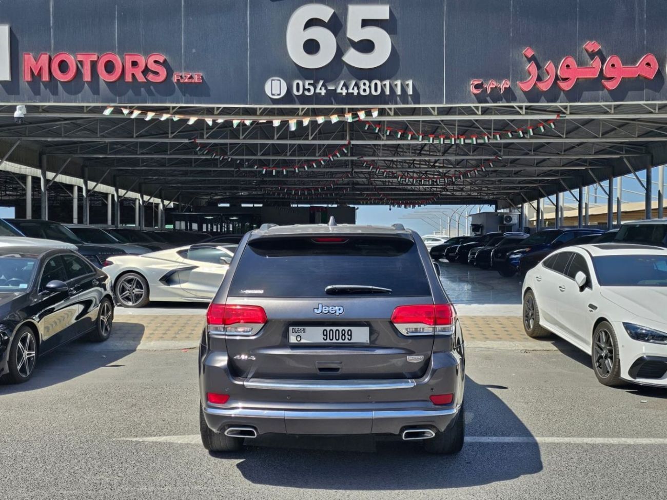 Jeep Cherokee Jeep Cherokee Summit 2019   5.7L  8 cylinder
