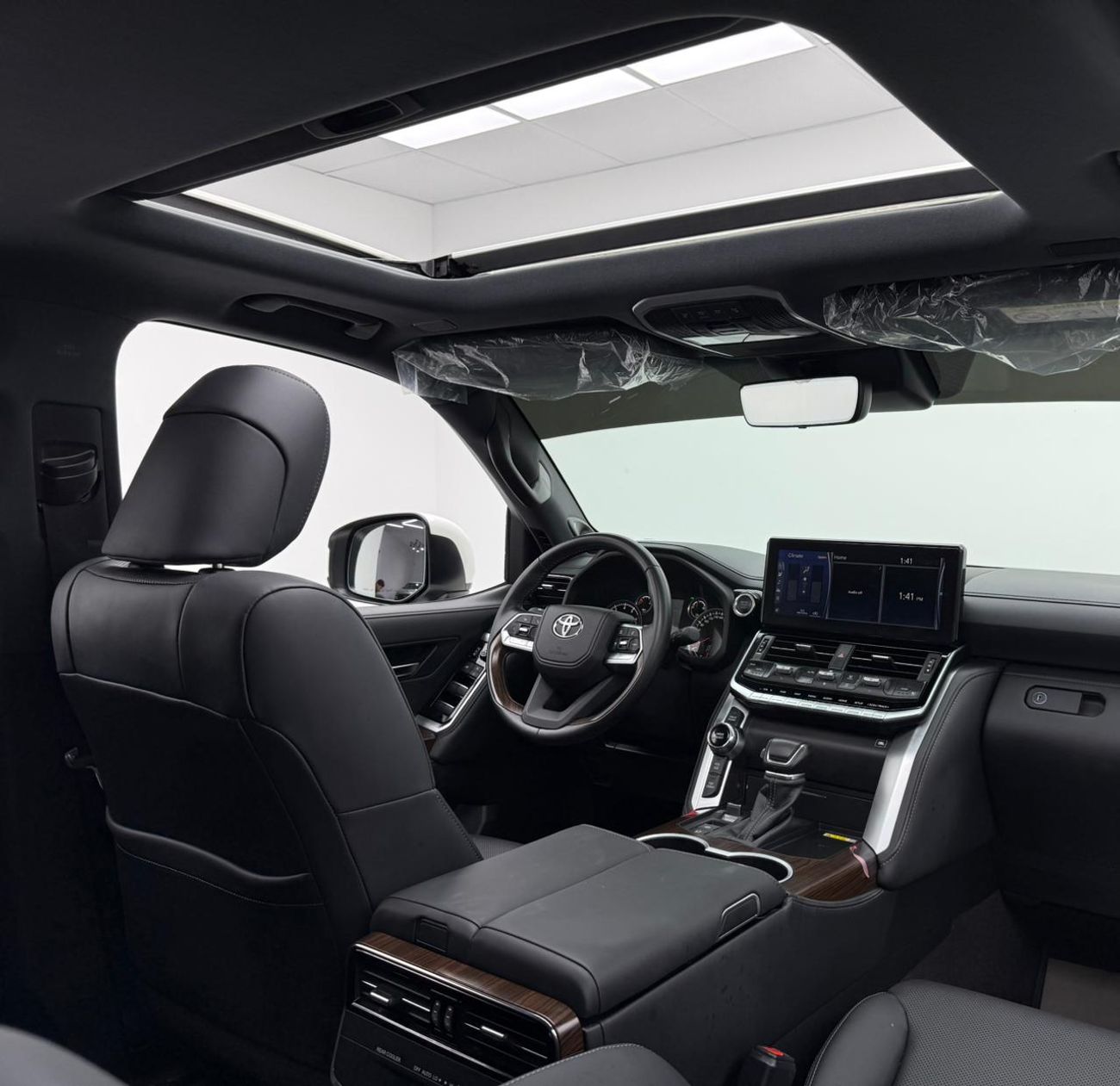 Toyota Land Cruiser GXR 3.5L 2024 Toyota Land Cruiser GXR, Toyota Warranty+Service Contract+Full Service History ,GCC