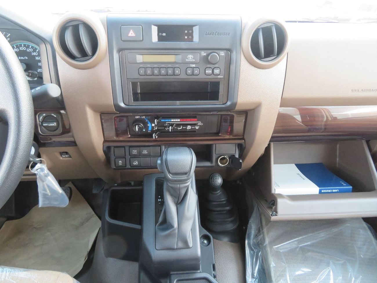 تويوتا لاند كروزر بيك آب LC79 4.0L D/C STD-E AT