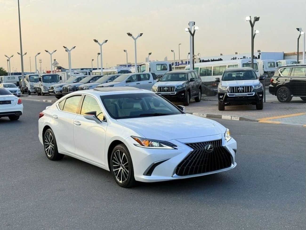 لكزس ES350h 2024 LEXUS ES350H/ HYBRID / 1200 KM ONLY