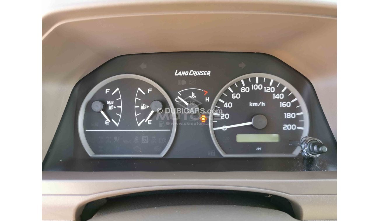Toyota Land Cruiser Pick Up 4.0L PETROL, 16" TYRE, BASIC VERSION, SPECIAL PRICE (CODE # LCSC02)