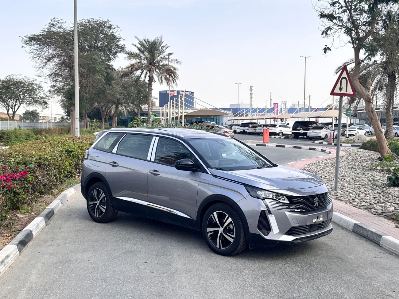 بيجو 5008 2025 PEUGEOT 5008 GT 1.6L CUV FWD 7-Seats 5Doors brand new 0km