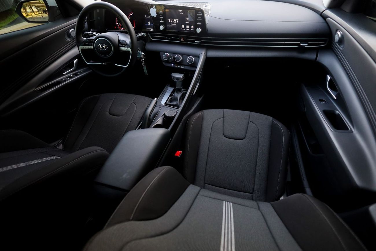 Hyundai Elantra Hyundai Elantra Comfort 2023 GCC under Agency Warranty with Flexible Down-Payment/ Flood Free.