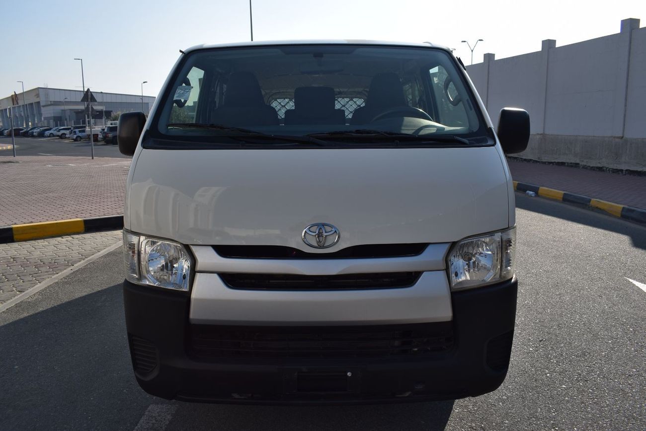 تويوتا هاياس GL - Std سقف