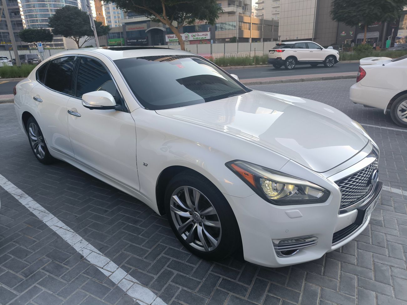 إنفينيتي Q70 Luxury 3.7L