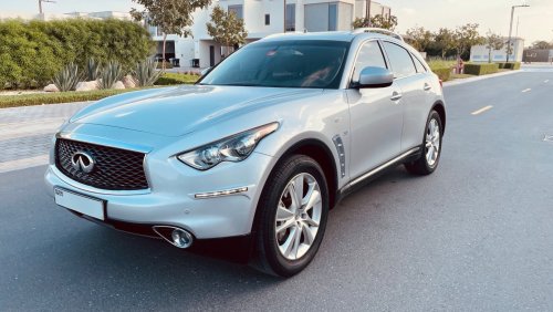 إنفينيتي QX70 Luxury