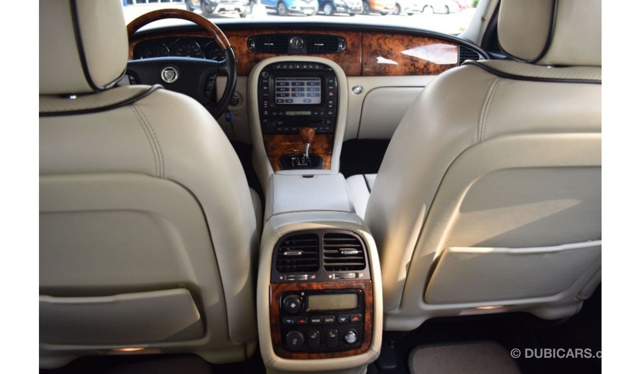 Jaguar XJ SOVERIGN 2009 GCC  SPECS