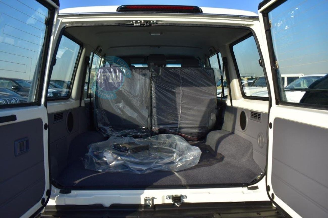 Toyota Land Cruiser 76 Hardtop LX Limited V8 4.5L Turbo Diesel 4WD Manual Transmission