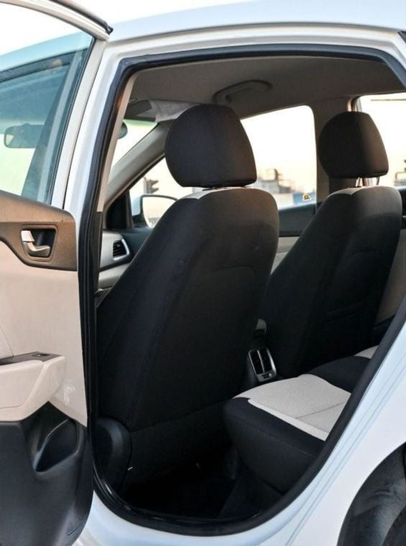 Hyundai Accent Base 1.6L (138 HP) Hyundai Accent 2020 GCC 1.6L in excellent condition, inside and out